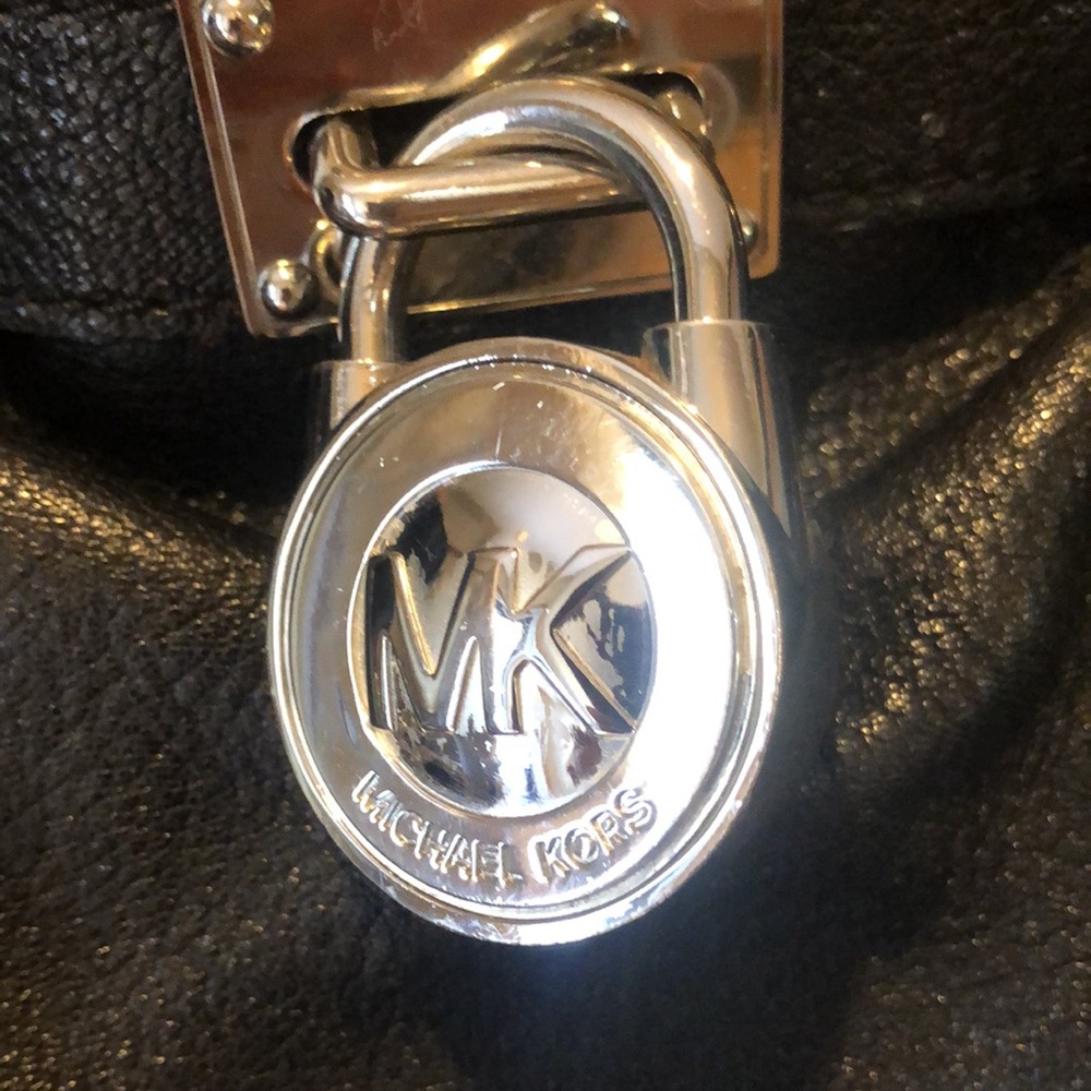 💙Michael Kors Lock Black Chain Tote Bag! Please see description! Leather Bag! - Picture 2 of 14